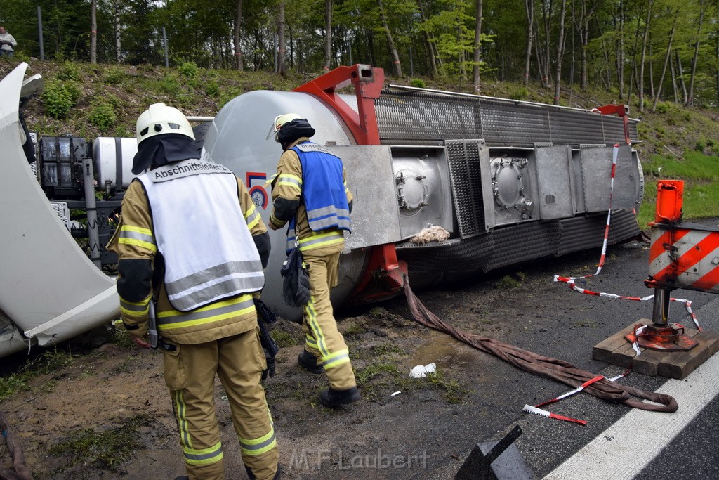 VU Gefahrgut LKW umgestuerzt A 4 Rich Koeln Hoehe AS Gummersbach P354.JPG - Miklos Laubert